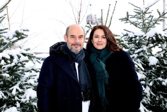 Bernard Campan, Julia Faure - Photocall du film "Et plus si affinités" lors du 27ème Festival International du Film de Comédie de l'Alpe d'Huez, le 19 janvier 2024. © Dominique Jacovides / Bestimage 