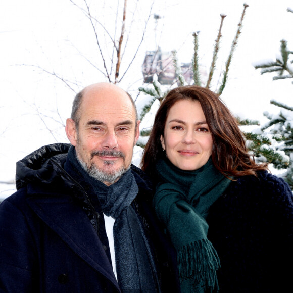 Bernard Campan, Julia Faure - Photocall du film "Et plus si affinités" lors du 27ème Festival International du Film de Comédie de l'Alpe d'Huez, le 19 janvier 2024. © Dominique Jacovides / Bestimage 