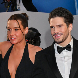 "On s'est vachement découverts", a notamment avoué la comédienne 
Adèle Exarchopoulos, François Civil - Descente des marches du film " L'amour ouf " lors du 77ème Festival International du Film de Cannes, au Palais des Festivals à Cannes. Le 23 mai 2024 © Bruno Bebert / Bestimage