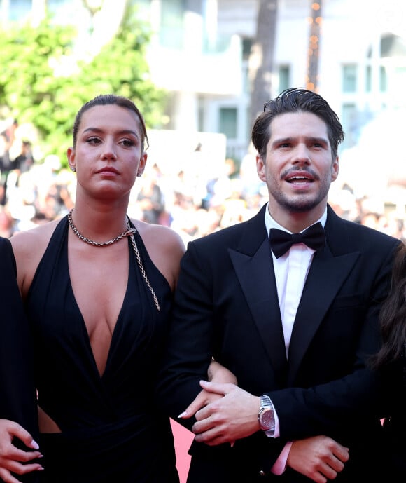 Les deux acteurs ont révélé n'avoir tourné que cinq jours ensemble pour L'amour Ouf
Adèle Exarchopoulos, François Civil - Montée des marches du film " L'amour ouf " lors du 77ème Festival International du Film de Cannes, au Palais des Festivals à Cannes. Le 23 mai 2024 © Jacovides-Moreau / Bestimage