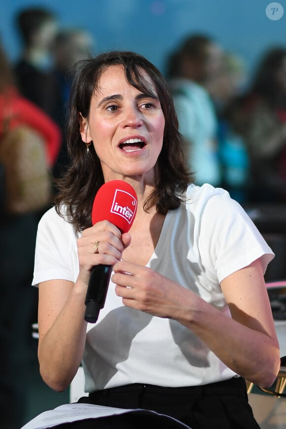 Que fait-il dans la vie ?
Sonia Devillers lors du "Festival du Livre de Paris", qui se tient du 21 au 23 avril 2023 au ‎Grand Palais Ephémère. Paris, le 22 avril 2023. 