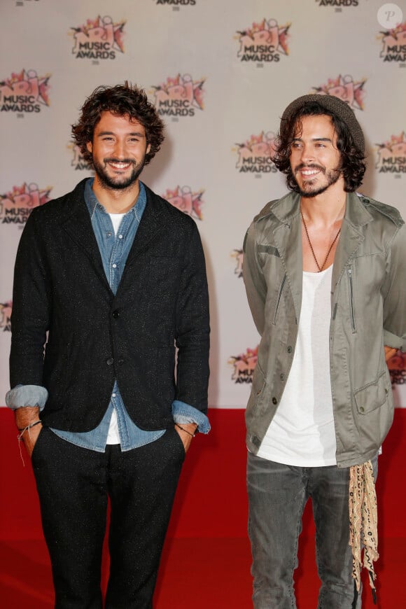 Jérémy Frérot et Flo Delavega (Fréro Delavega) - Arrivées à la 17ème cérémonie des NRJ Music Awards 2015 au Palais des Festivals à Cannes, le 7 novembre 2015. © Christophe Aubert via Bestimage 