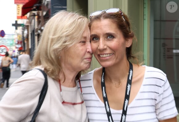 Emily Bécaud avec sa mère Cathryn Lee St. John, dite Kitty - Concert "Et Maintenant", le spectacle hommage à Gilbert Bécaud interprété par Jules Grison avec la participation exceptionnelle de sa fille, Emily Bécaud à l'Olympia, Parisle 17 septembre 2023. © Coadic Guirec/Bestimage 