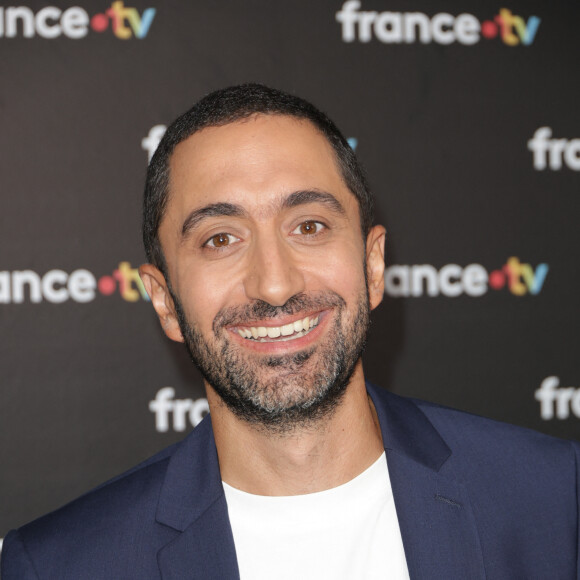  "J'ai perdu 10 kilos grâce au jeûne intermittent et je ne les ai pas repris depuis", précise-t-il.
Jimmy Mohamed au photocall de la conférence de presse de rentrée de France Télévisions à Paris, France, le 4 septembre 2024. © Coadic Guirec/Bestimage