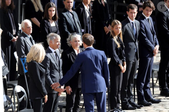 Le président de la République française, Emmanuel Macron et sa femme la Première Dame Brigitte Macron, Paul Belmondo, Florence Belmondo, Stella Belmondo, Victor Belmondo, Giacomo Belmondo lors de la cérémonie d'hommage national à Jean-Paul Belmondo à l'Hôtel des Invalides à Paris, France, le 9 septembre 2021. © Dominique Jacovides/Bestimage 