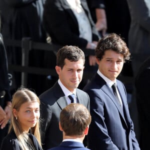 Le président de la République française, Emmanuel Macron, Florence Belmondo, Stella Belmondo, Victor Belmondo, Giacomo Belmondo, Alessandro Belmondo, Annabelle Belmondo lors de la cérémonie d'hommage national à Jean-Paul Belmondo à l'Hôtel des Invalides à Paris, France, le 9 septembre 2021. © Dominique Jacovides/Bestimage 