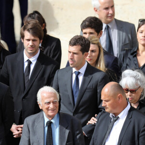 Les membres de la famille, Florence Belmondo, Alain Belmondo (frère), Luana, Stella, Annabelle, Paul, Alessandro avec sa compagne Meline,, Victor, Florence (Fille), Giacomo, Olivier (Neveu fils d'Alain), Muriel Belmondo (soeur) lors de la cérémonie d'hommage national à Jean-Paul Belmondo à l'Hôtel des Invalides à Paris, France, le 9 septembre 2021. © Dominique Jacovides/Bestimage 