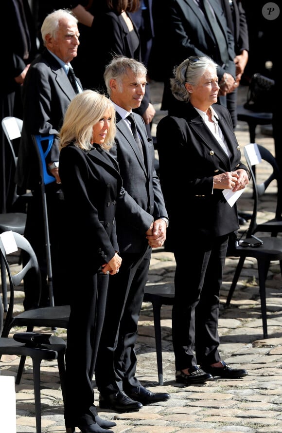 Alain Belmondo (frère), la Première Dame Brigitte Macron, Paul Belmondo et Florence Belmondo lors de la cérémonie d'hommage national à Jean-Paul Belmondo à l'Hôtel des Invalides à Paris, France, le 9 septembre 2021. © Dominique Jacovides/Bestimage 