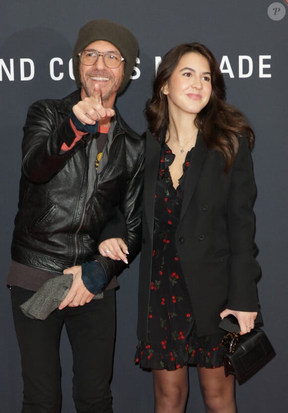 Devant les photographes 
Calogero Maurici et sa fille Romy Maurici lors de l'avant-première du film "Monsieur Aznavour" au cinéma Le Grand Rex à Paris le 22 octobre 2024. © Coadic Guirec / Bestimage 