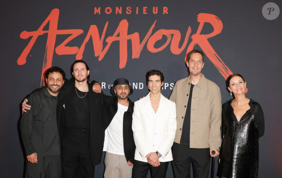 Jean-Rachid Kallouche (producteur), Bastien Bouillon, Mehdi Idir (réalisateur), Tahar Rahim, Grand Corps Malade ( GCM, Fabien Marsaud) et Marie-Julie Baup lors de l'avant-première du film "Monsieur Aznavour" au cinéma Le Grand Rex à Paris le 22 octobre 2024. © Coadic Guirec / Bestimage