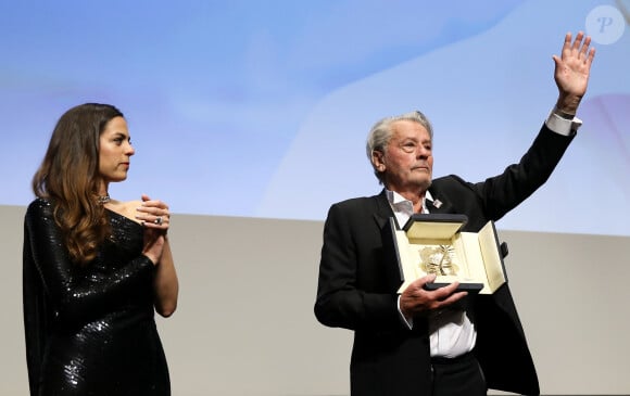 Remise de la Palme d'Honneur à Alain Delon lors du 72ème Festival International du Film de Cannes. 19 mai 2019 © Jacovides-Moreau / Bestimage 