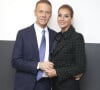 Exclusif - Rocco Siffredi pose avec sa femme lors de sa venue sur le plateau de l'enregistrement de l'émission " Face à Hanouna " présentée par C.Hanouna et diffusée sur C8 le 13 octobre 2024, à Paris, France, le 10 octobre 2024. © Jack Tribeca / Bestimage