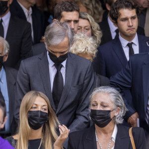 Actuellement, Florence, Paul et Stella, les trois enfants vivants de Jean-Paul Belmondo, disparu en 2021, se déchirent devant les tribunaux quant à son héritage.
Stella Belmondo, Florence Belmondo, Paul Belmondo, Victor et Giacomo Belmondo - Sorties - Obsèques de Jean-Paul Belmondo en l'église Saint-Germain-des-Prés, à Paris le 10 septembre 2021. © Cyril Moreau / Bestimage 