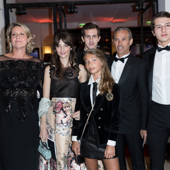 Luana Belmondo, Annabelle Belmondo, Victor Belmondo, Paul Belmondo, Giacomo Belmondo (Smoking Dior, chaussures Carvil) et Stella Belmondo - Arrivées à la 42ème cérémonie des César à la salle Pleyel à Paris le 24 février 2017. © Olivier Borde / Dominique Jacovides / Bestimage 