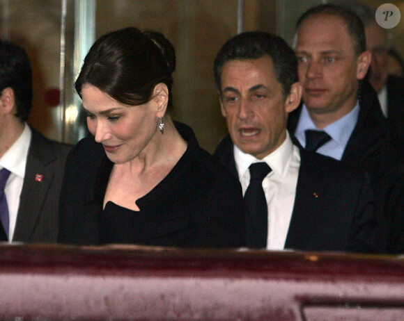 Nicolas et Carla Sarkozy quittent le French Institute Alliance Française à New York le 29 mars 2010