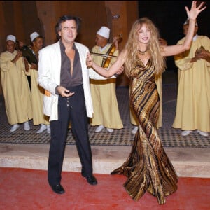 ...possède deux résidences au Maroc où il aime se ressourcer avec son épouse Arielle Dombasle.
© Serge Arnal/ABACA. 03/10/2003. Marrakech-Maroc. Le troisième festival international du film de Marrakech a été ouvert par sa présidente Nathalie Baye. Ici Arielle Dombasle et Bernard-Henri Levy.