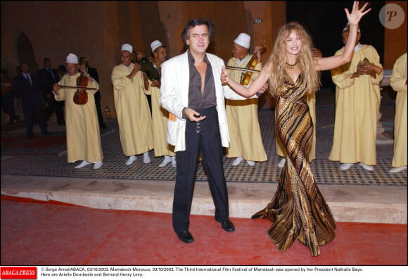 ...possède deux résidences au Maroc où il aime se ressourcer avec son épouse Arielle Dombasle.
© Serge Arnal/ABACA. 03/10/2003. Marrakech-Maroc. Le troisième festival international du film de Marrakech a été ouvert par sa présidente Nathalie Baye. Ici Arielle Dombasle et Bernard-Henri Levy.