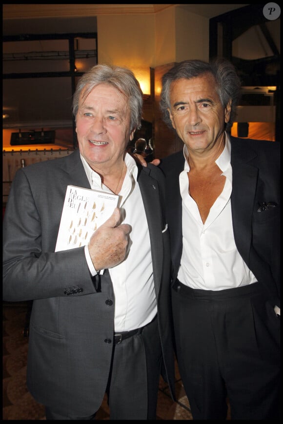 Alain Delon, Bernard Henri-Lévy - Soirée au café de Flore à Paris. 2010.