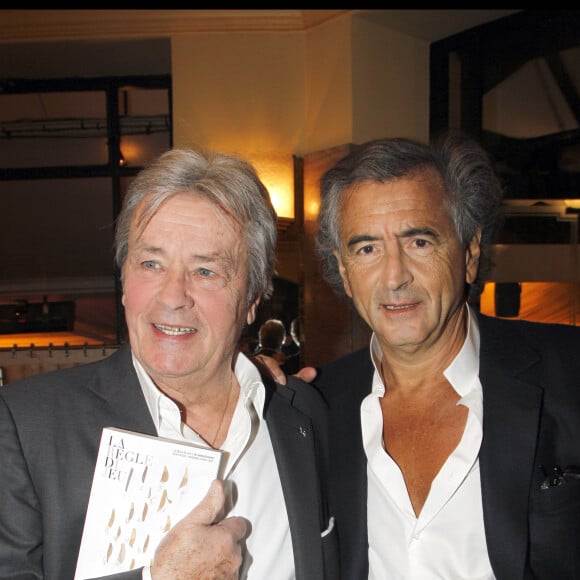 Alain Delon, Bernard Henri-Lévy - Soirée au café de Flore à Paris. 2010.