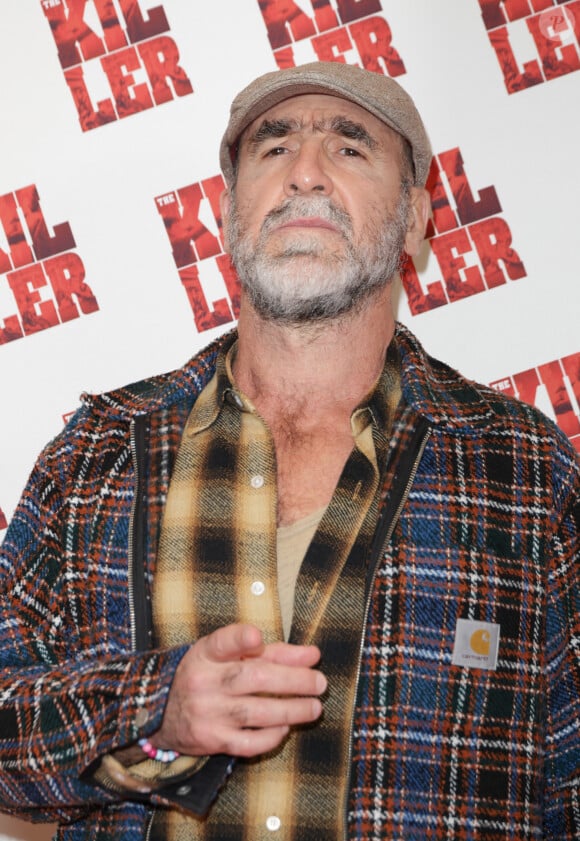 "J'ai une obsession pour ma mayonnaise maison. Mes enfants l'adorent mais ma femme n'en mange pas. Alors chaque dimanche, quand je sors le poulet rôti..."
Eric Cantona - Avant-première du film "The Killer" au cinéma Pathé Palace à Paris © Coadic Guirec / Olivier Borde / Bestimage 