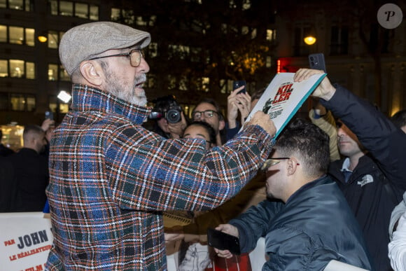 "je tente désespérément de lui faire changer d'avis. Et en fin d'après-midi, nous aimons discuter autour d'un verre de rouge dans un bistrot." a-t-il révélé.
Eric Cantona - Avant première Parisienne " The Killer " au Pathé Palace à Paris le 21 octobre 2024. © Olivier Borde / Guirec Coadic / Bestimage 