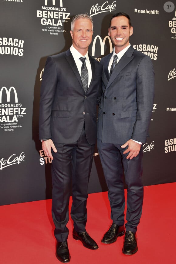 Le frère de Michael Schumacher a récemment fait son coming-out
Ralf Schumacher et Etienne Bousquest-Cassagne au 19ème Gala McDonald's au profit de la Fondation d'aide à l'enfance McDonald's à Munich, le 26 octobre 2024. 