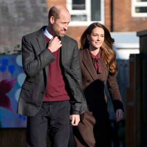 Le prince William, prince de Galles, et Catherine (Kate) Middleton, princesse de Galles, visitent le centre communautaire de Southport pour rencontrer les familles des personnes prises dans l'attaque au couteau de Southport plus tôt cette année, à Southport, Merseyside, Royaume-Uni, le 10 octobre 2024. © Danny Lawson/WPA-Pool/Bestimage 