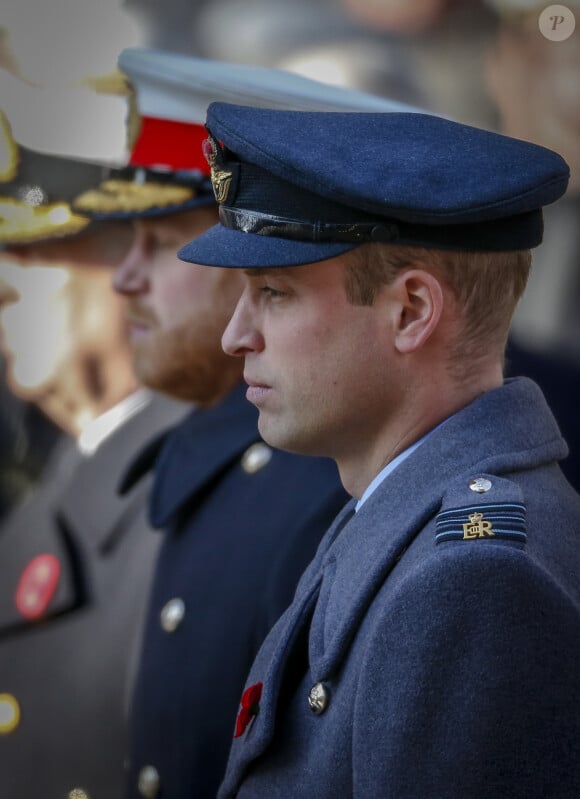 Autrefois proches et inséparables, les intéressés semblent réciproquement se reprocher d'innombrables choses...
Le prince William, duc de Cambridge, le prince Harry, duc de Sussex - La famille royale d'Angleterre lors du National Service of Remembrance à Londres le 10 novembre 2019. 