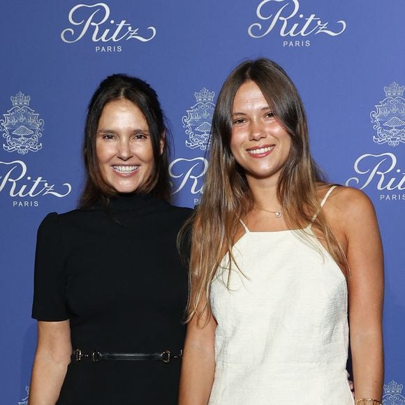 Le 14 septembre 2023, la jeune femme avait accompagné sa mère au Ritz pour fêter l'anniversaire du mythique hôtel parisien
Virginie Ledoyen et sa fille Lila Saint-Calbre - Photocall des 125 ans du Ritz à Paris Le 14 septembre 2023. Le Ritz Paris a célébré ses 125 ans autour d’une soirée légendaire, en présence de plus de 700 invités, dont de très nombreuses personnalités issues du monde de la mode, des arts et du spectacle. Une soirée exceptionnelle, en hommage à César Ritz, fondateur visionnaire de l’hôtel, et placée sous le signe de l’Or, en écho à Louis XIV, le roi soleil, à l’origine de la célèbre place Vendôme. © Rachid Bellak/ Bestimage 