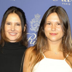 Bien que Lila Saint-Calbre préfère rester à l'écart des projecteurs, elle accompagne souvent sa mère lors d'événements publics
Virginie Ledoyen et sa fille Lila Saint-Calbre - Photocall des 125 ans du Ritz à Paris Le 14 septembre 2023. Le Ritz Paris a célébré ses 125 ans autour d’une soirée légendaire, en présence de plus de 700 invités, dont de très nombreuses personnalités issues du monde de la mode, des arts et du spectacle. Une soirée exceptionnelle, en hommage à César Ritz, fondateur visionnaire de l’hôtel, et placée sous le signe de l’Or, en écho à Louis XIV, le roi soleil, à l’origine de la célèbre place Vendôme. © Coadic Guirec / Bestimage 