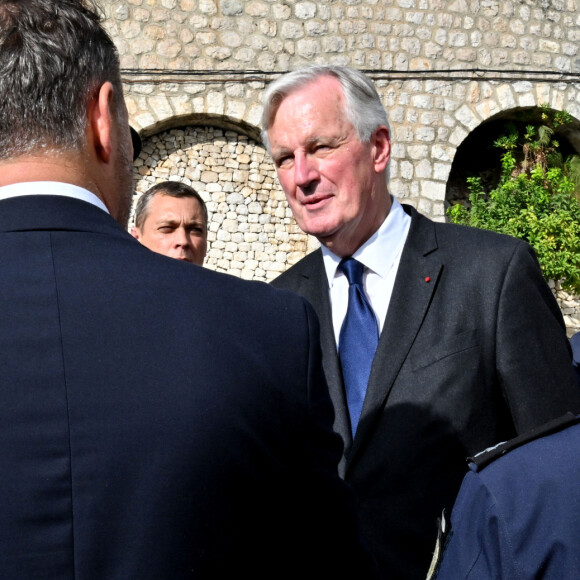 Les "résultats de l'analyse" seront connus "d'ici quelques semaines"
Le Premier ministre Michel Barnier et le ministre de l'Intérieur Bruno Retailleau rencontrent des policiers et des douaniers français lors d'une visite sur le thème des contrôles aux frontières et de la lutte contre l'immigration clandestine, aux postes frontières de Saint-Louis et de Saint-Ludovic, postes frontières entre la France et l'Italie, à Menton, France, le 18 octobre 2024. © Bruno Bebert/Bestimage 