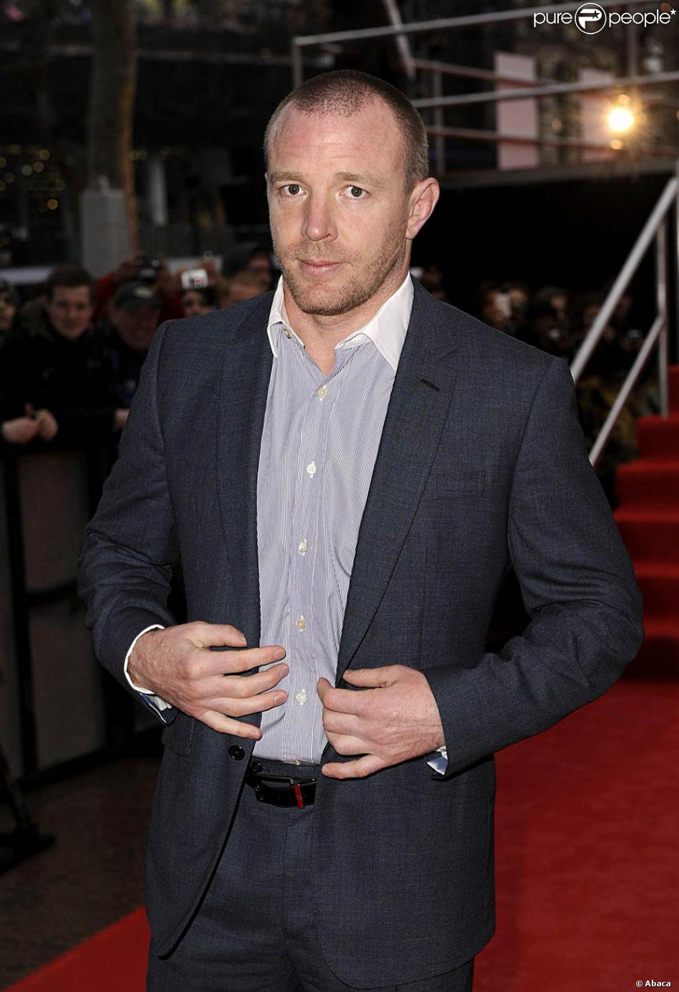 Guy Ritchie à l'occasion de l'avant-première mondiale du Choc des ...