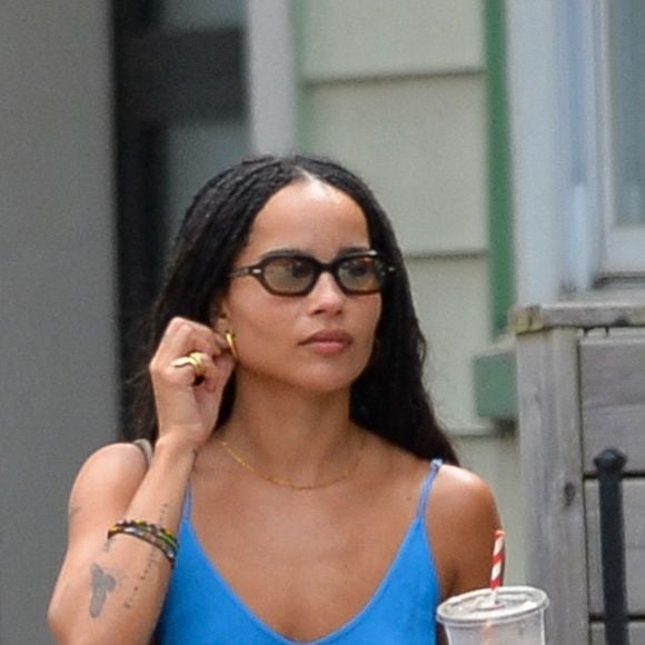 Exclusif - Channing Tatum et Zoe Kravitz continuent d'allimenter sur le fait qu'ils soient en couple lors d'une balade avec des cafés glacés dans les rues de New York City, New York, Etats-Unis, le 19 août 2021. 