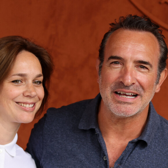 Jean Dujardin et sa femme Nathalie Péchalat au village lors des Internationaux de France de tennis de Roland Garros 2023, à Paris, France, le 11 juin 2023. © Jacovides-Moreau/Bestimage