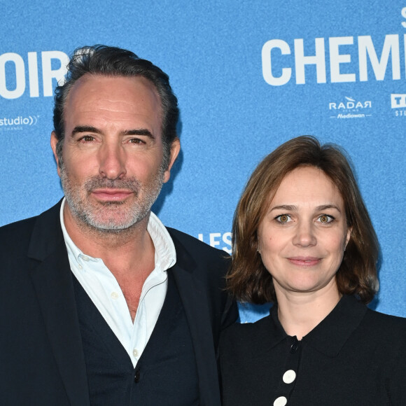  L'occasion de parler plus intimement de cet homme qui a fait rêvé la France entière. Patrick Sébastien est revenu notamment sur les débuts de celui-ci, loin avant la gloire et la mise en lumière de The Artist.
Jean Dujardin et sa femme Nathalie Péchalat - Avant-première du film "Sur les chemins noirs" au cinema UGC Normandie à Paris le 13 mars 2023. © Coadic Guirec/Bestimage