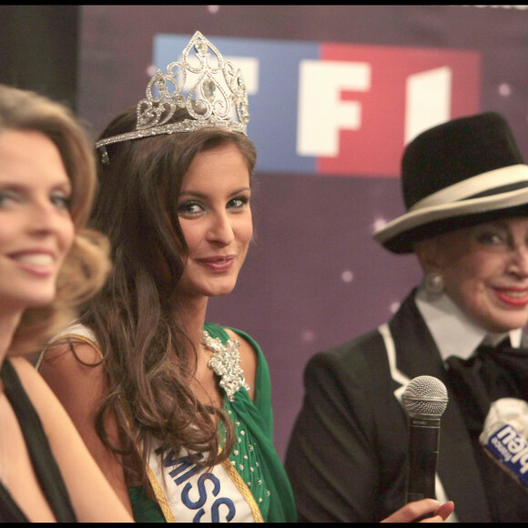 Sylvie Tellier, Malika Ménard, 22 ans, Miss Normandie élue Miss France 2010 au palais Nikaia à Nice et Geneviève de Fontenay.