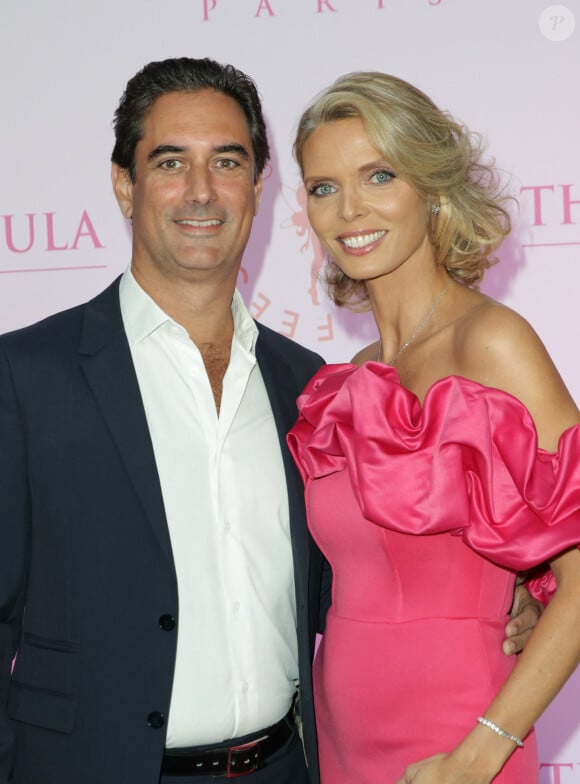 Sylvie Tellier et son mari Laurent Schenten - Photocall du 5ème gala de charité de l'association "Les Bonnes Fées" à l'occasion de la campagne mondiale "Octobre Rose" à l'hôtel Peninsula, Paris le 3 octobre 2024. © Coadic Guirec/Bestimage