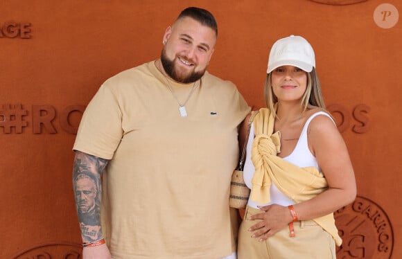 Ils ont officialisé la nouvelle sur Instagram
Nico Capone et sa femme Daniela - Célébrités au village lors des Internationaux de France de tennis de Roland Garros 2024 à Paris le 9 juin 2024. 