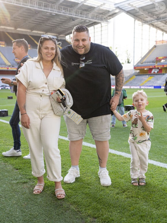 Pour l'heure, on ne sait pas s'ils attendent une fille ou garçon
Exclusif - Daniela et Nico Capone et leur fils - 3ème édition de la rencontre de football caritative "Match des héros" entre le "RC Lens Légendes" et "L'équipe Unicef" au stade Bollaert-Delelis à Lens le 6 juin 2023. © Pierre Perusseau / Bestimage 