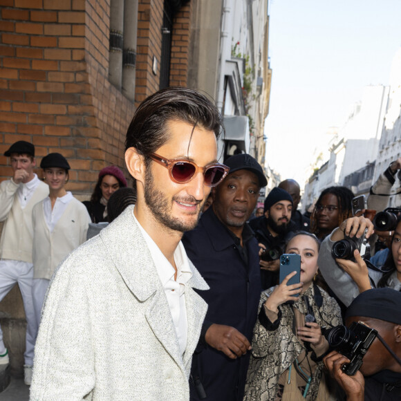 Les parents ont profité des vacances scolaires pour partir au soleil avec leurs filles.
Pierre Niney au défilé Lacoste prêt à porter printemps / été 2025 lors de la fashion week à Paris le 1er octobre 2024. © Jeremy Melloul / Bestimage