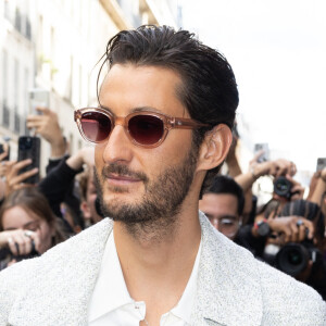 Hors de question donc de partir en vacances dans un pays où la nature ne serait pas au centre.
Pierre Niney au défilé Lacoste prêt à porter printemps / été lors de la fashion week à Paris. © Jeremy Melloul / Bestimage