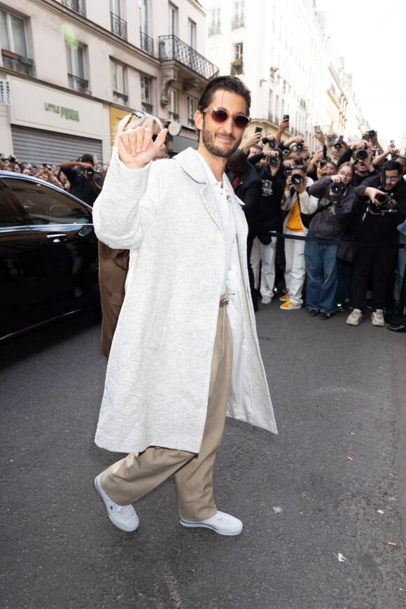 Pierre Niney au défilé Lacoste prêt à porter printemps / été 2025 lors de la fashion week à Paris le 1er octobre 2024. © Jeremy Melloul / Bestimage