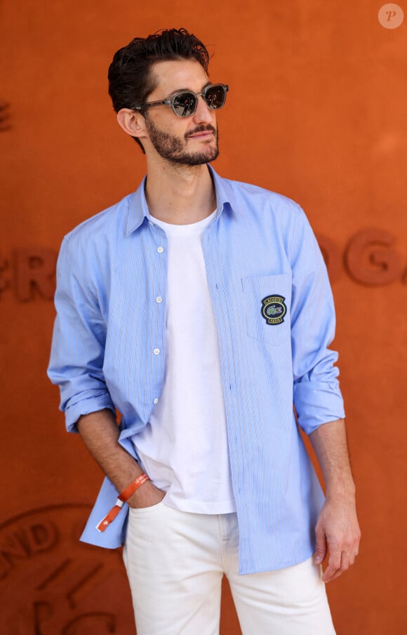 Pierre Niney au village lors des Internationaux de France de tennis de Roland Garros 2024, à Paris, France, le 7 juin 2024. © Jacovides-Moreau/Bestimage