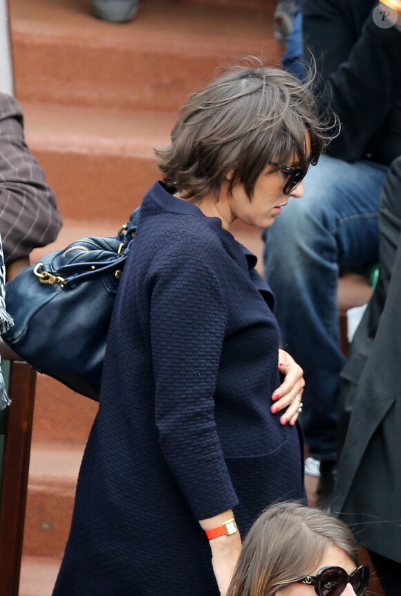 Amandine Begot (enceinte) - People dans les tribunes lors du tournoi de tennis de Roland-Garros à Paris, le 28 mai 2015.