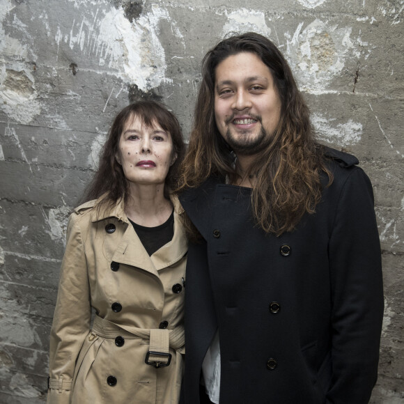 Bambou et son fils Lulu Gainsbourg à l'exposition itinérante Burberry "Here we are" dans les anciens locaux du journal Libération à Paris en marge des collections Haute-Couture printemps-été 2018 le 24 janvier 2018. I.Law devient égérie Burberry dans une campagne monde. © Olivier Borde / Bestimage