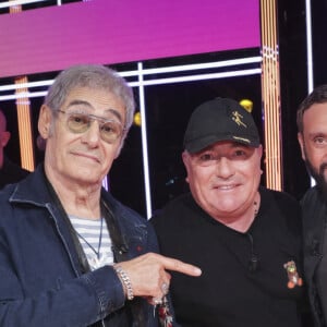 Exclusif - Gérard Lanvin, Fabien Onteniente, Cyril Hanouna, sur le plateau de de l’émission « TPMP » présentée par C.Hanouna et diffusée en direct sur C8, Paris, France, le 22 octobre 2024. © Jack Tribeca / Bestimage  Exclusive On the set of Touche pas à mon poste (TPMP) with G.Lanvin; broadcast live on C8 on october 22nd 2024 