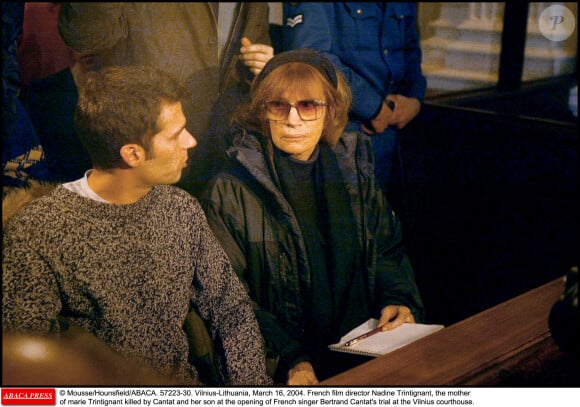 Mousse/Hounsfield/ABACA. 57223-30. Vilnius-Lituanie, 16 mars 2004. La réalisatrice française Nadine Trintignant, mère de Marie Trintignant tuée par Cantat et son fils Vincent, à l'ouverture du procès du chanteur français Bertrand Cantat au palais de justice de Vilnius.