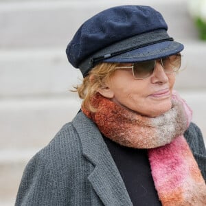 Nadine Trintignant - Sortie des obsèques de l'auteure-compositrice-interprète et actrice française Françoise Hardy au crématorium du cimetière du Père-Lachaise à Paris, France, le 20 juin 2024. © Jacovides-Moreau/Bestimage  Exits at the funeral of French singer-songwriter and actress Françoise Hardy at Père-Lachaise Cemetery in Paris, France, on June 20, 2024. 