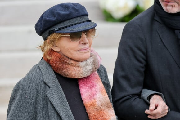 Nadine Trintignant - Sortie des obsèques de l'auteure-compositrice-interprète et actrice française Françoise Hardy au crématorium du cimetière du Père-Lachaise à Paris, France, le 20 juin 2024. © Jacovides-Moreau/Bestimage  Exits at the funeral of French singer-songwriter and actress Françoise Hardy at Père-Lachaise Cemetery in Paris, France, on June 20, 2024. 