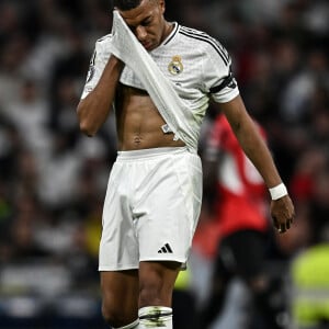 Le début d'aventure de Kylian Mbappé au Real Madrid tourne au fiasco
 
Kylian Mbappé - Champions League / Real Madrid-Milan.